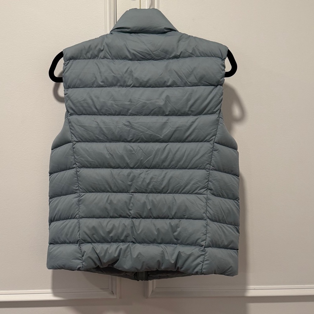 Uniqlo Women's Size L Gray Ultra Light Down Puffer Vest Water‎ Repellent - Picture 2 of 5
